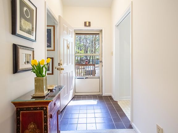 3rd image of 201 Forest Ct