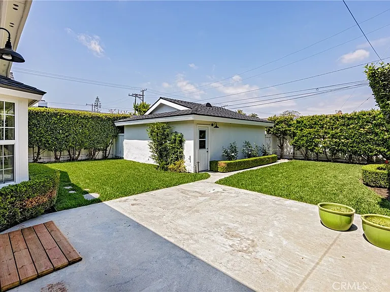 408 Flower St — Photo 34