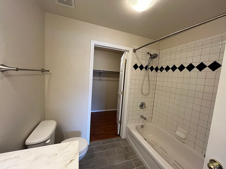 3040 Mandalay Grv #6 — Photo 4