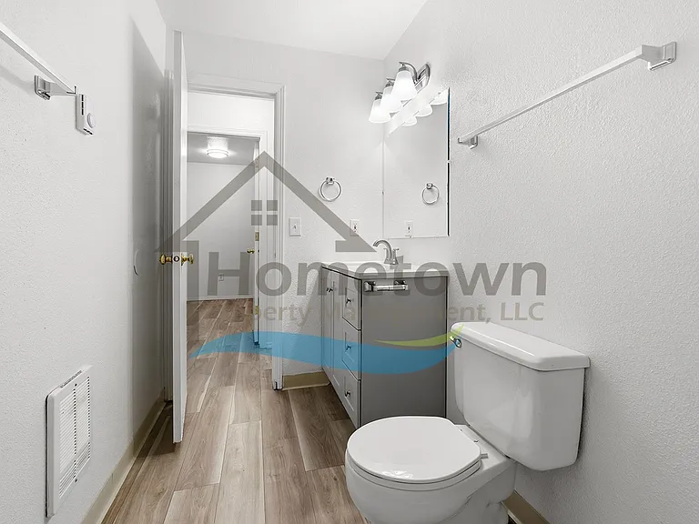 703 N Compton St — Photo 73