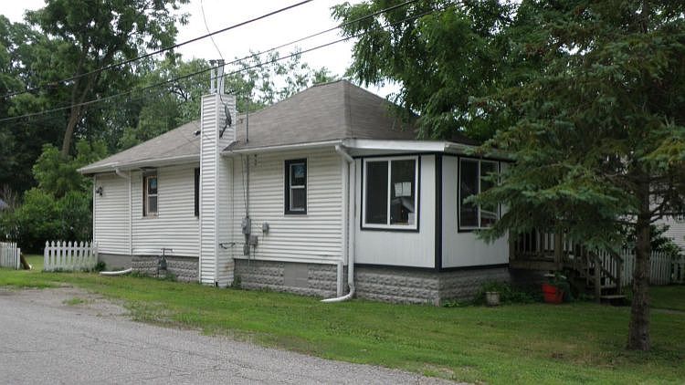 1st image of 2701 Vermillion St