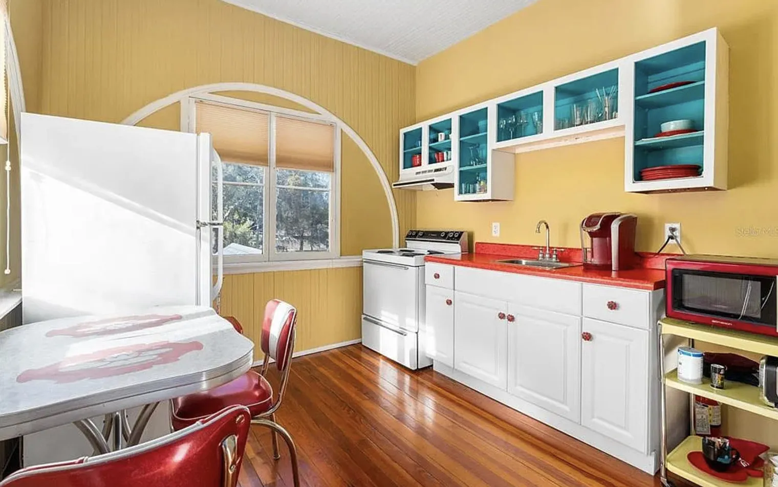 1 bed, 1.0 bath, 430 sqft, $3,152 — Photo 3