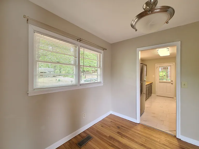 3225 Forrest Hills Dr SW — Photo 41
