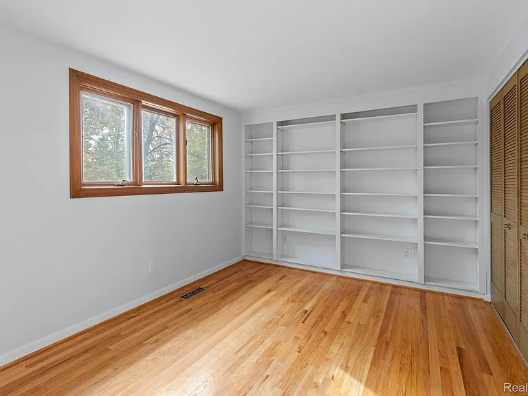 4966 Whispering Pine Ln — Photo 22