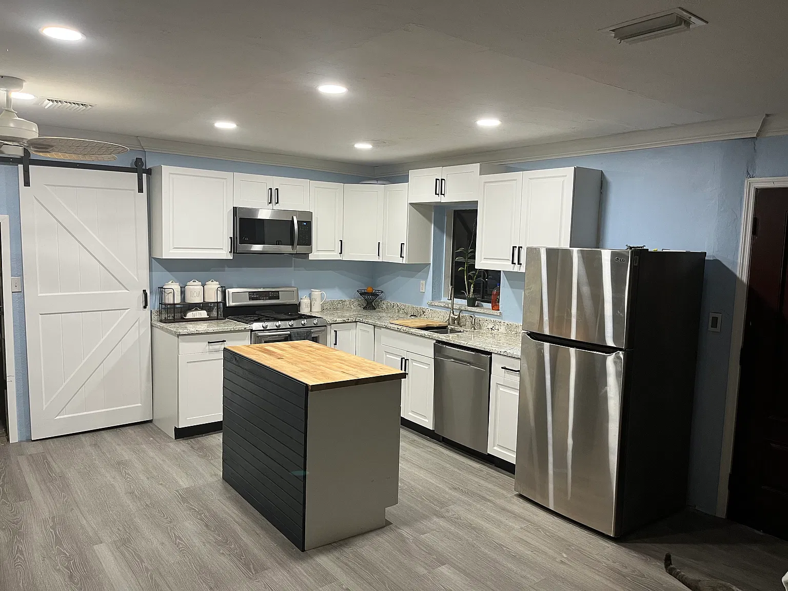 3 bed, 1390 sqft, $3,300 — Photo 3