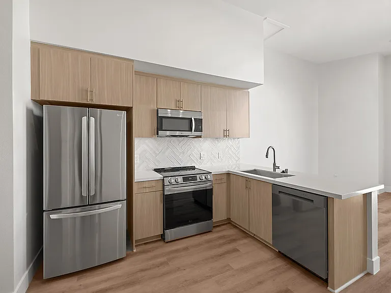 Pinnacle at MacArthur Place — Photo 11