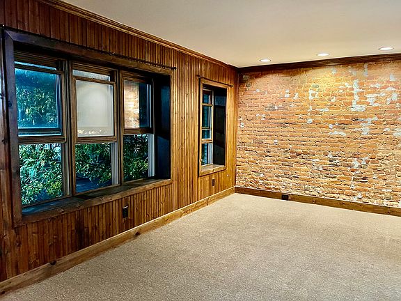 4th image of 114 Lincolnway
