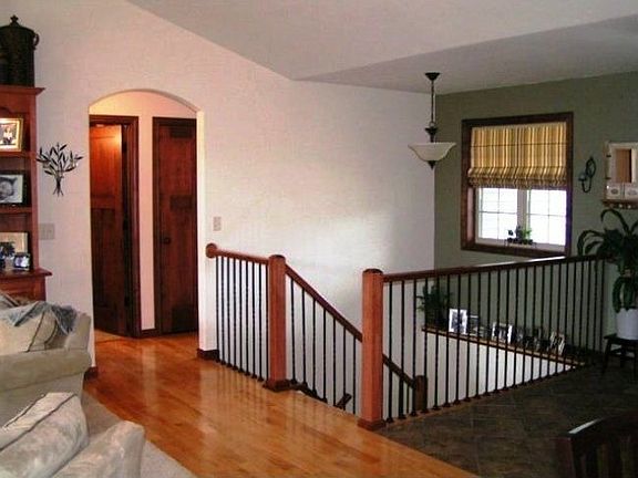 5th image of 410 Aspen Grove Ln