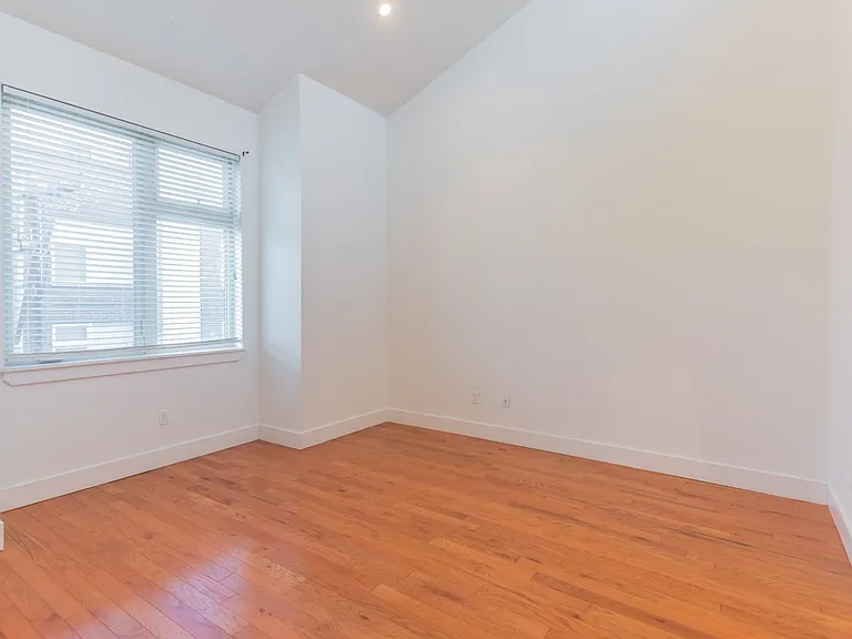1535 Ogden St — Photo 16