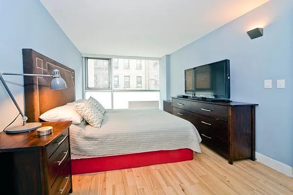 Sold by R New York | media 5