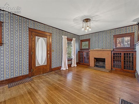 2nd image of 116 E Columbia St