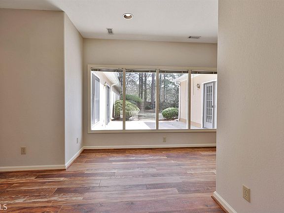 4th image of 106 Oakdale Ave