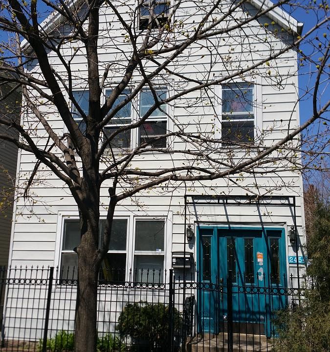 1st image of 2454 W Moffat St #1F
