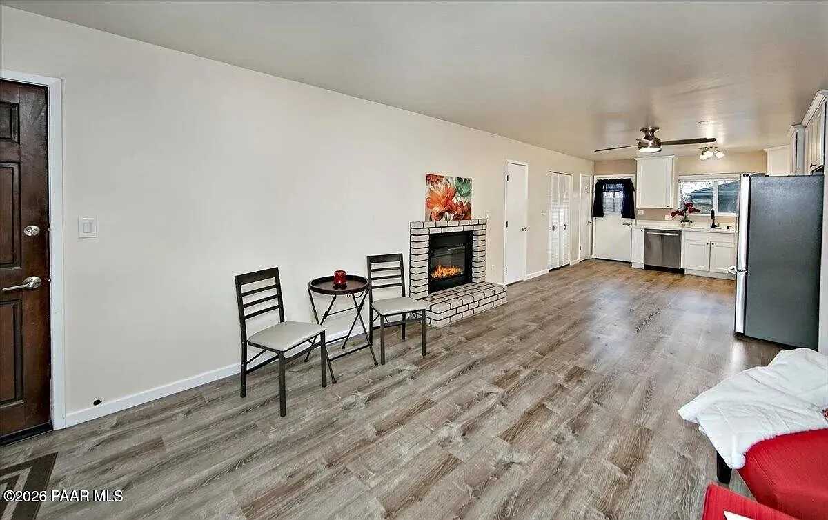 Building Photo - 717 S Granite St #4