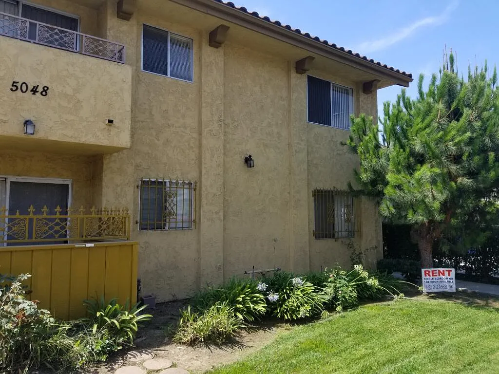 Building Photo - 5048 Rosewood Ave