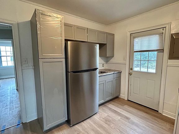 4th image of 2408 Pickering Blvd