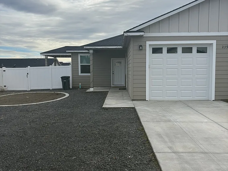 2390 Cascade St — Photo 1