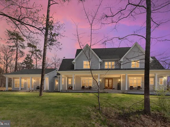 8189 Summerfield Hills Dr, Warrenton, VA 20186