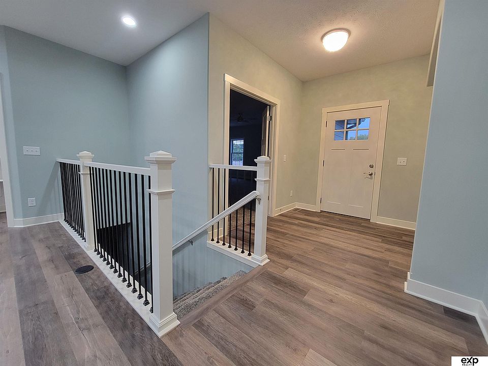 1st image of 520 15th Ave