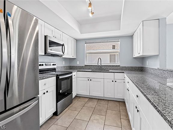 3rd image of 215/217 SE 24th Ave