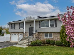 3845 Illona Ln, Oceanside, NY 11572