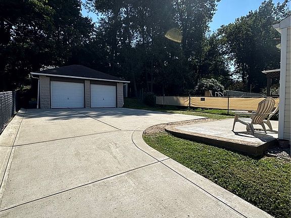 4th image of 4111 Tuxey Ave