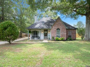 27561 Country Dr, Walker, LA 70785