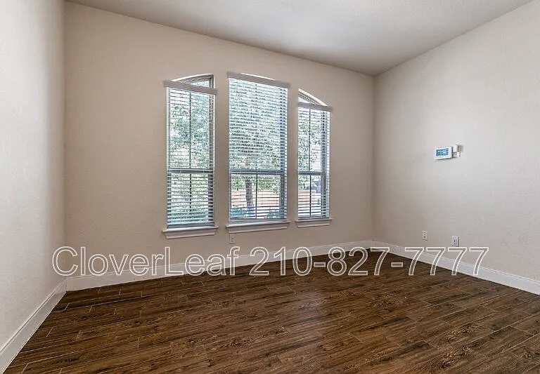 908 Sussex Cv — Photo 28