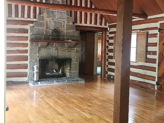 4th image of 415 Springdale Ave