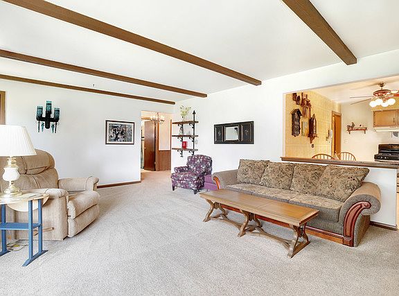 5th image of 136 Rosemont Ave