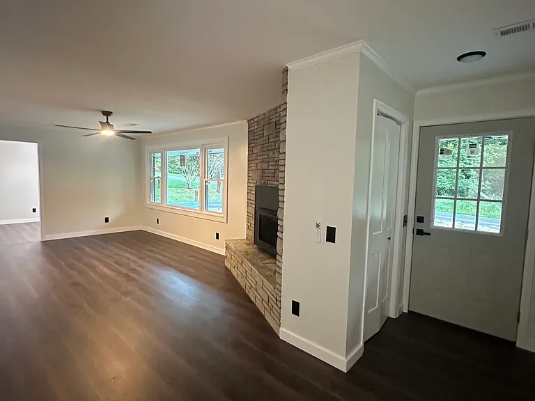 330 Pine Forest Ln — Photo 2