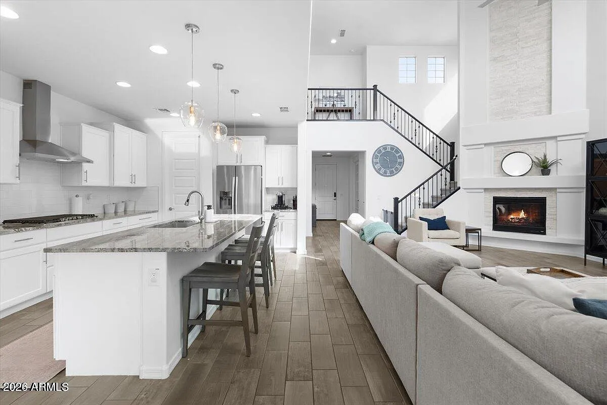 6 bed, 4.5 bath, 3825 sqft, $5,700 — Photo 4