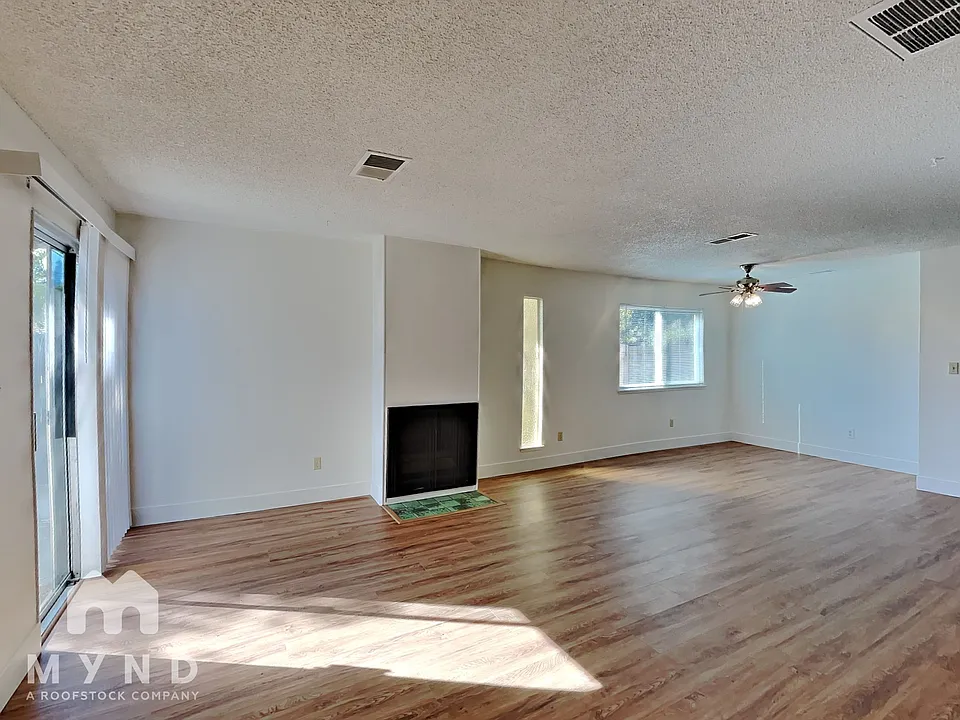 5400 Elsinore Way