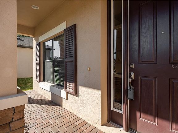 3rd image of 728 Wellington Ct