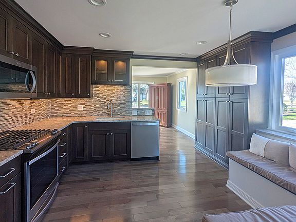 4th image of 2404 Hawk Ln