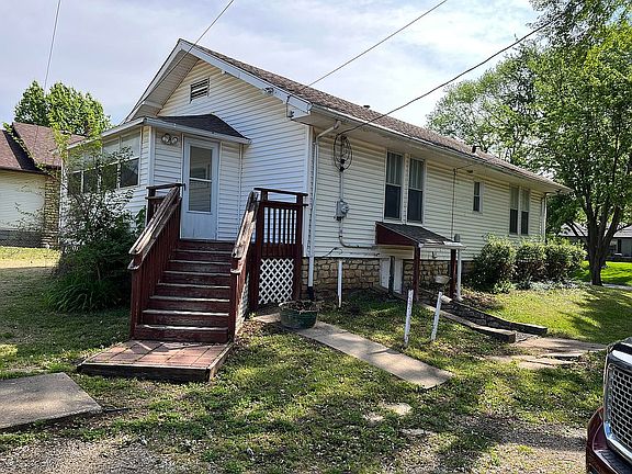 3rd image of 208 N Castle St