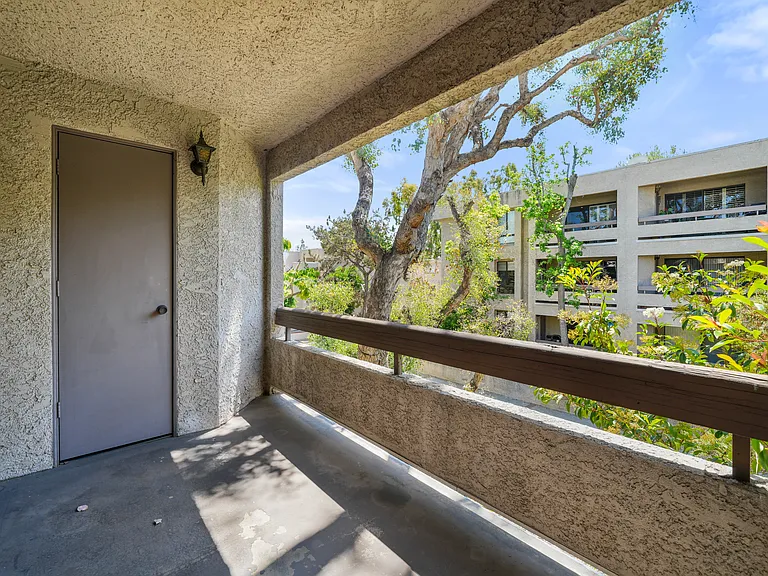 15231 Magnolia Blvd #221 — Photo 7
