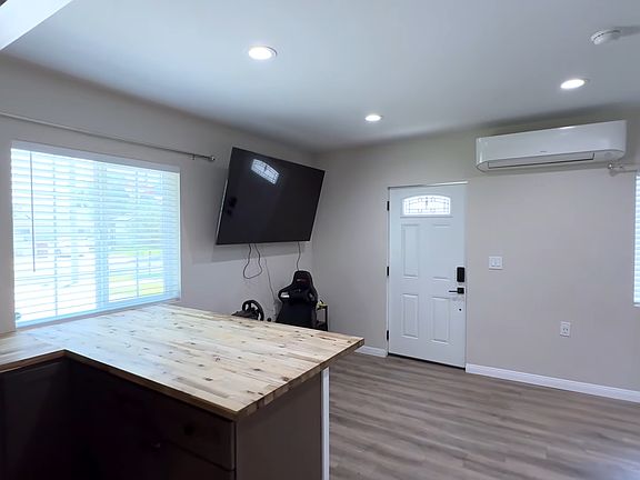 4th image of 532 Orange Grove Ave #525