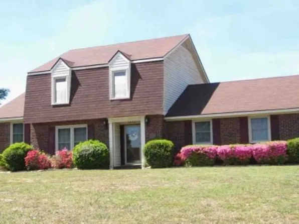 1624 Caspian Ct, Fayetteville, NC 28304