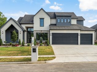 8404 E Detroit St, Broken Arrow, OK 74014