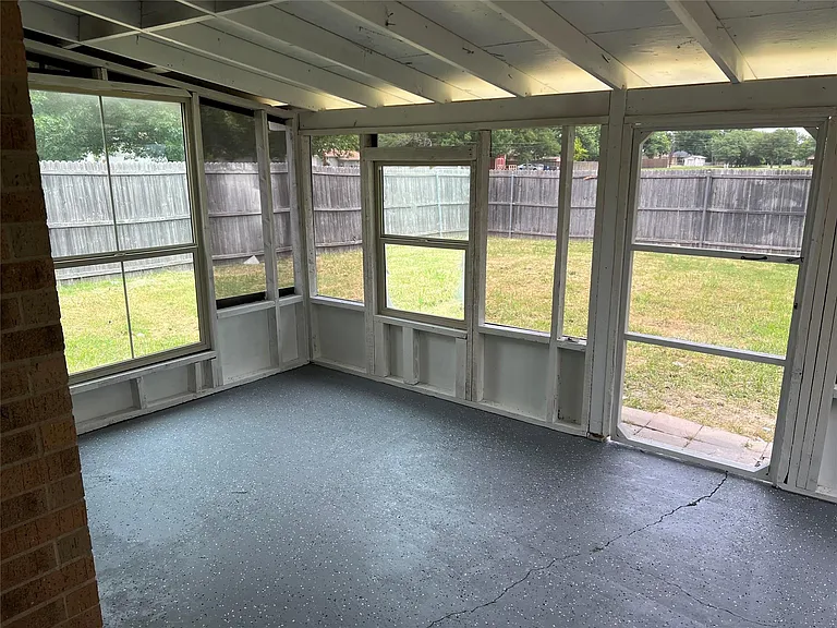 507 Hilltop Ln — Photo 16