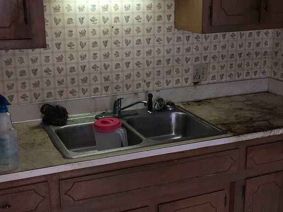 5th image of 621 E 4th Ave