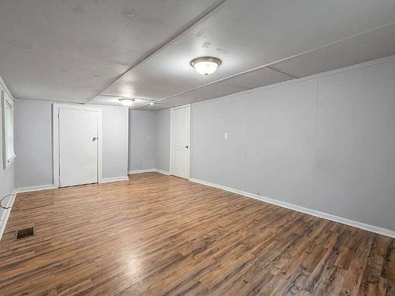 5th image of 122 Collins Rd