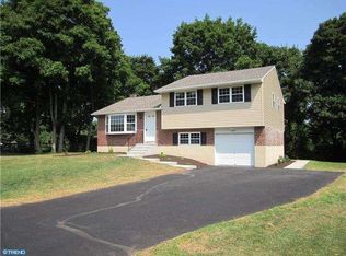 277 Roman Dr, Schwenksville, PA 19473