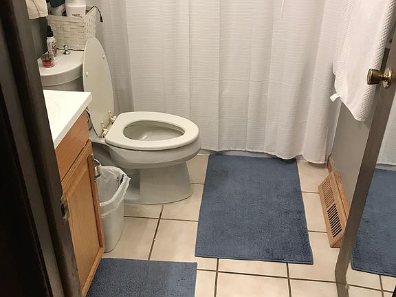5th image of 1804 E 33rd Ave
