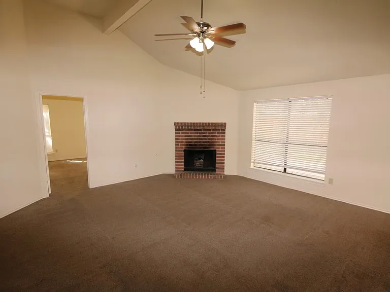 10031 Red Wolf Ln — Photo 3