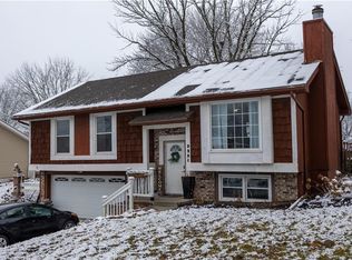 2921 Cook Rd, Saint Joseph, MO 64506