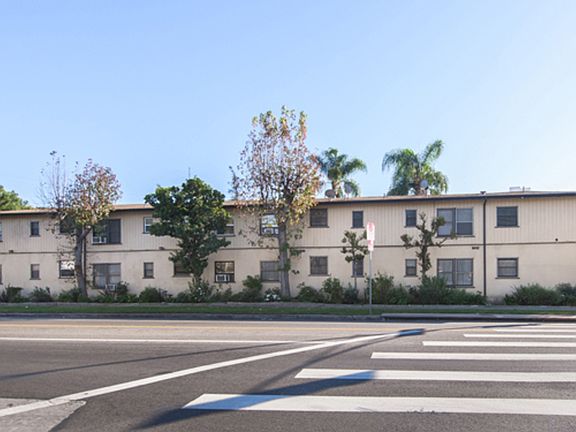 2nd image of 3300 Castle Heights Ave