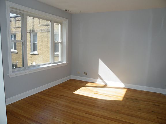 2nd image of 5416 W Windsor Ave APT 2N