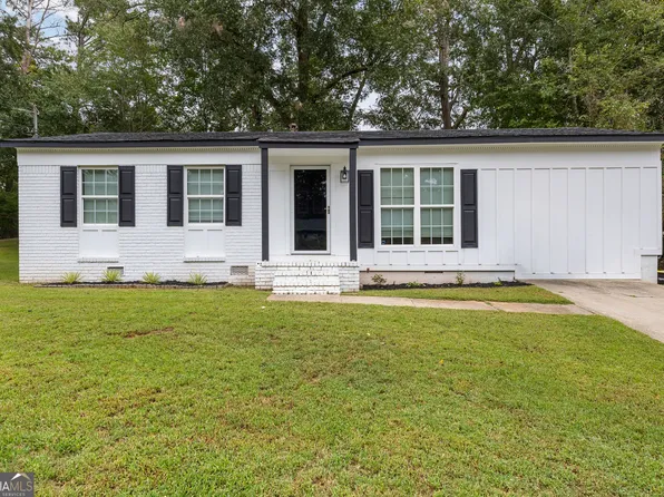 8 Westgate Park Dr, Newnan, GA 30263